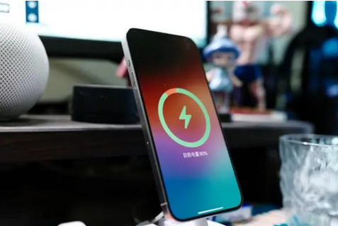 岫岩苹果15换屏服务分享用什么充电器给iPhone15充电更好 